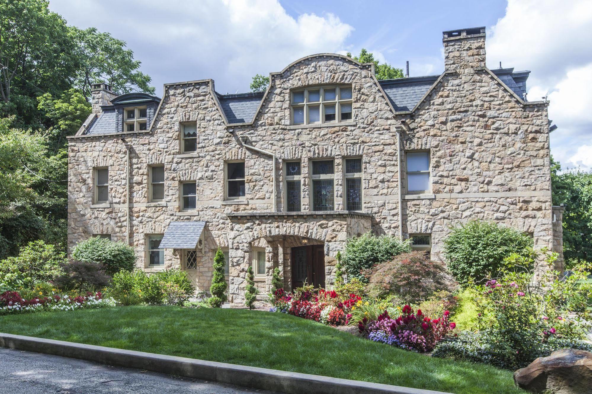 The Mansion At Maple Heights Bed & Breakfast Pittsburgh Exterior photo