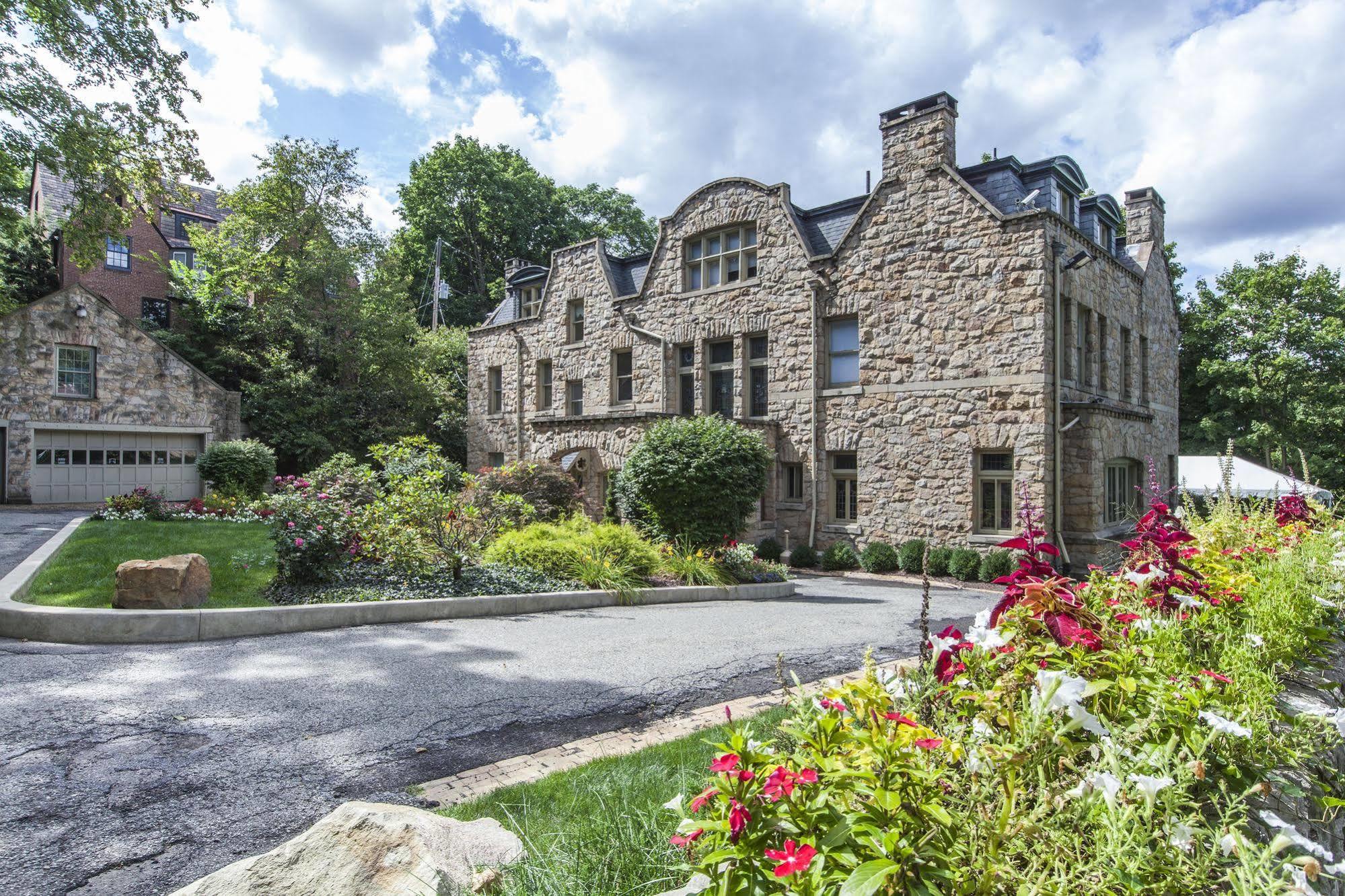 The Mansion At Maple Heights Bed & Breakfast Pittsburgh Exterior photo